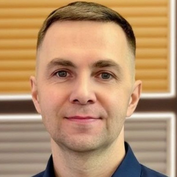 Илья Семенов